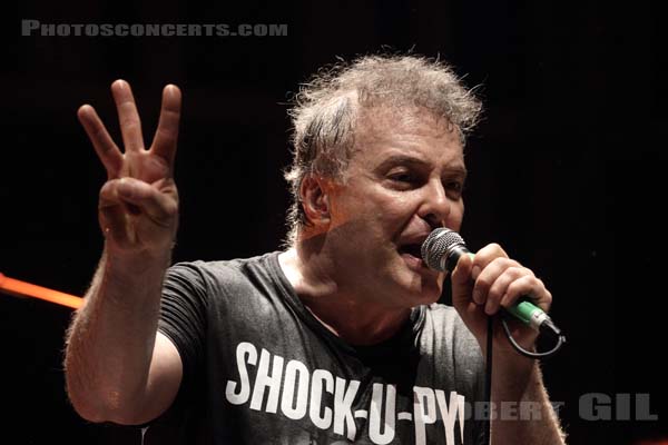 JELLO BIAFRA AND THE GUANTANAMO SCHOOL OF MEDECINE - 2014-04-23 - PARIS - CentQuatre - Salle 400 - 